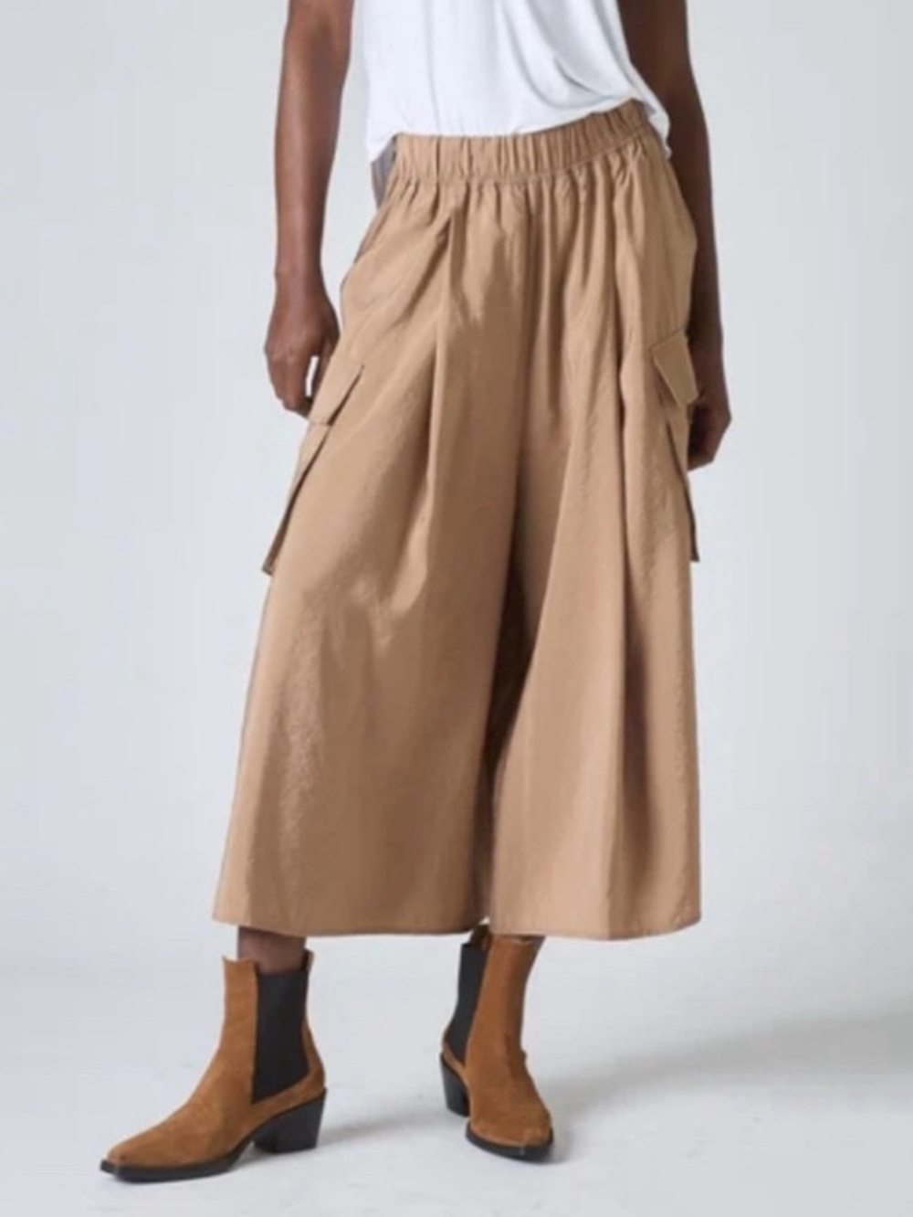 Ruti Wide-Leg Cargo Cropped Pants - Black - Picture 2 of 8